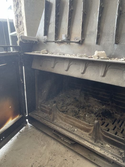 Чугунена камина за вграждане