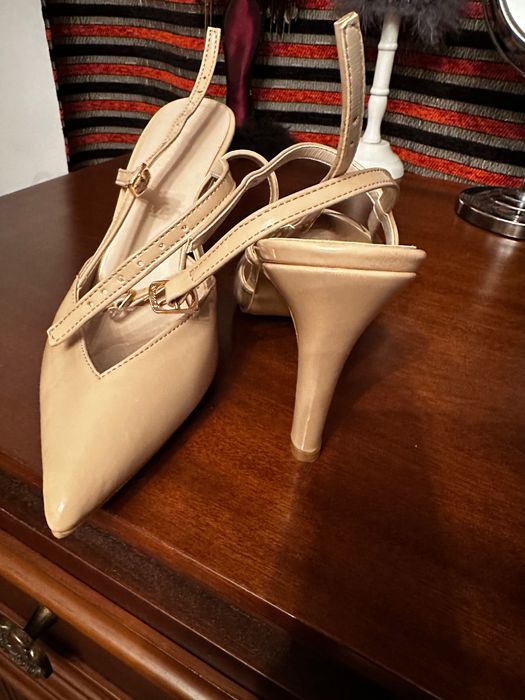 Sandale crem noi 38