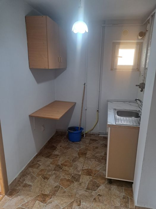 Ofer apartament de închiriat
