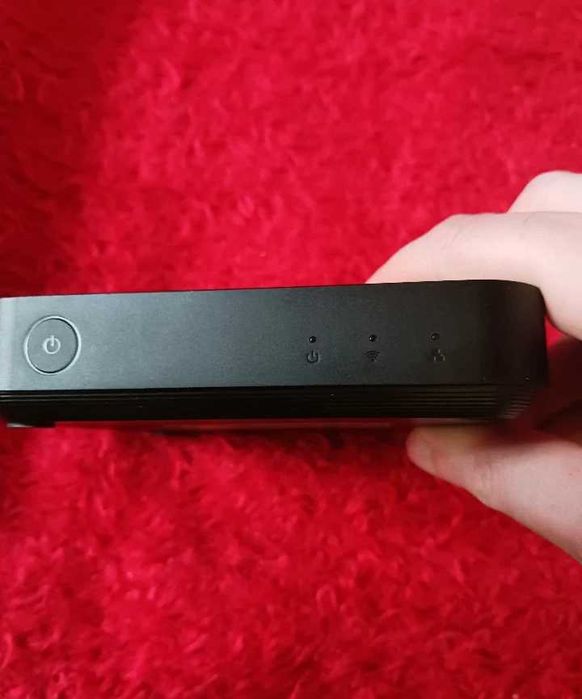 Чисто нов комплект ЕON Box SDSTB02 4К с телевизия