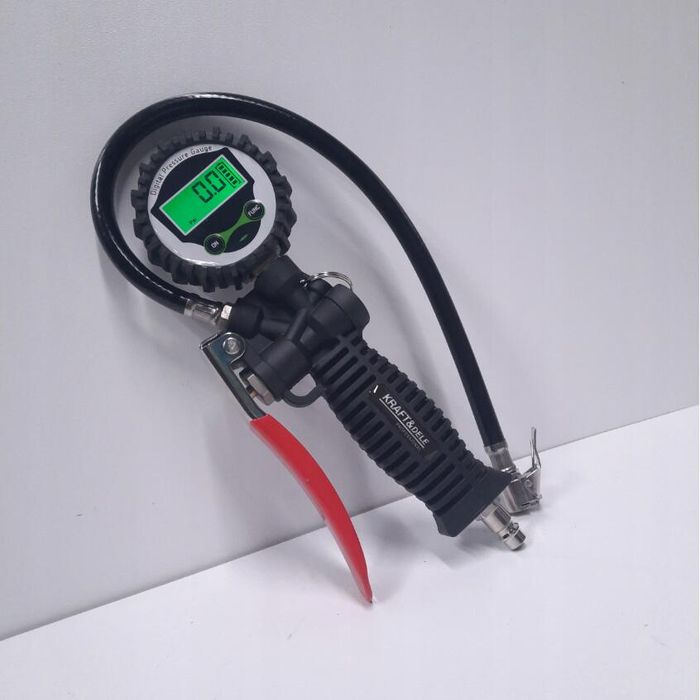 Pistol pneumatic pentru umflat roti cu manometru si afisaj digital