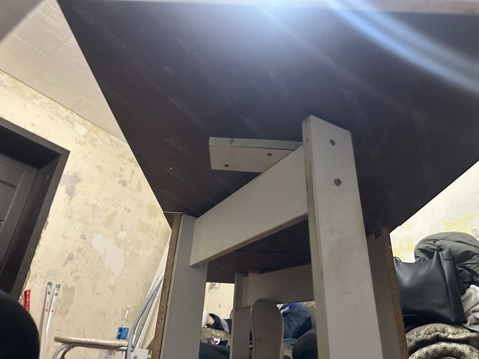 Продаю стол книжку