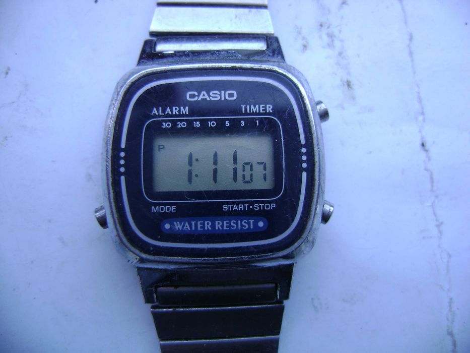Продавам 3 броя кварцови часовници Casio,Swatch