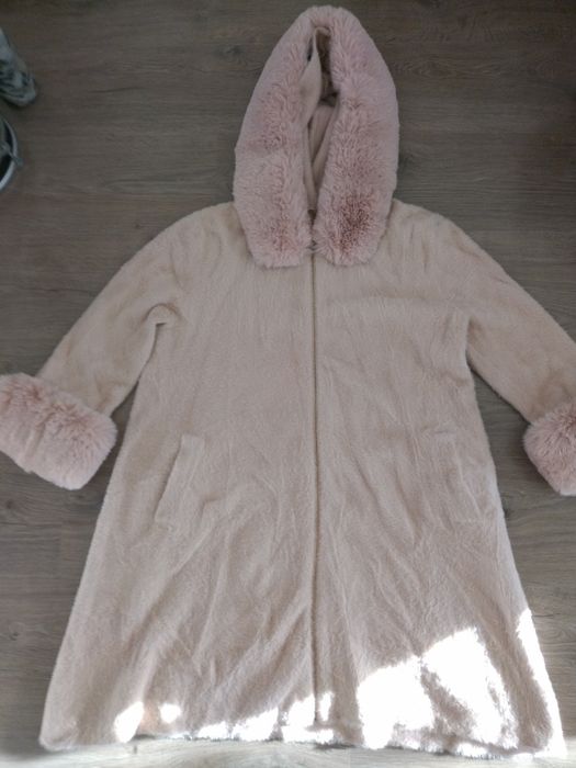 Палто, кожух пепел от рози
30 лв