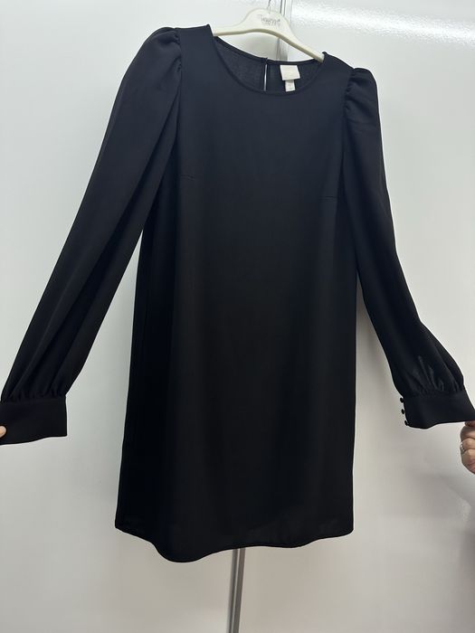 Rochie neagra H&M cu umeri bufanti