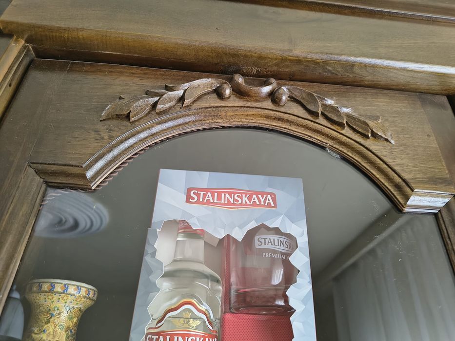 Biblioteca nuc masiv realizată la comandă