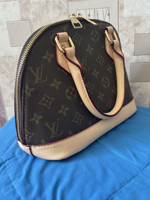 Сумкочка Louis Vuitton alma BB