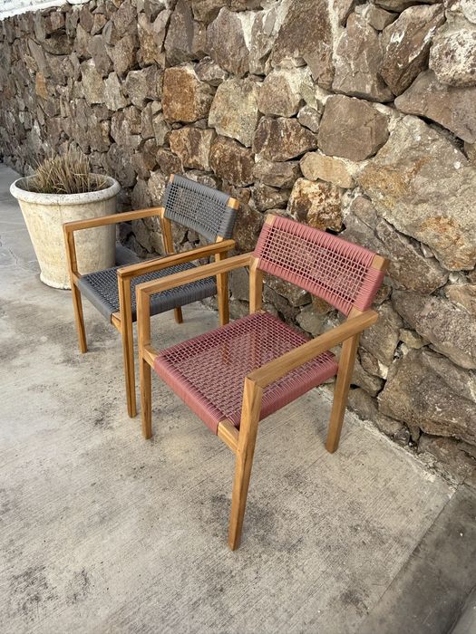 Стол от тиково дърво