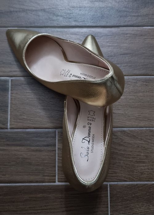 De vanzare pantofi cu toc