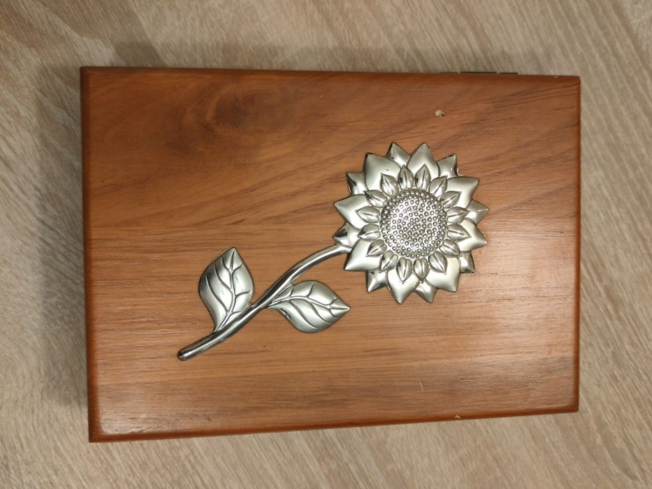 Cutie bijuterii muzicala lemn argintata 925