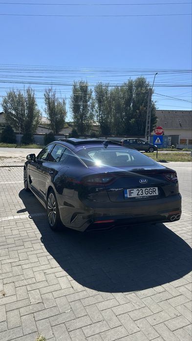 se vinde Kia Stinger GT Line AWD
