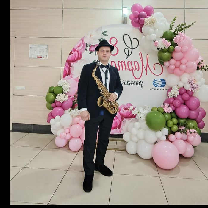 Саксафонист на мероприятие