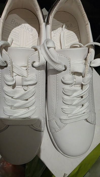 Кеды белые Bershka