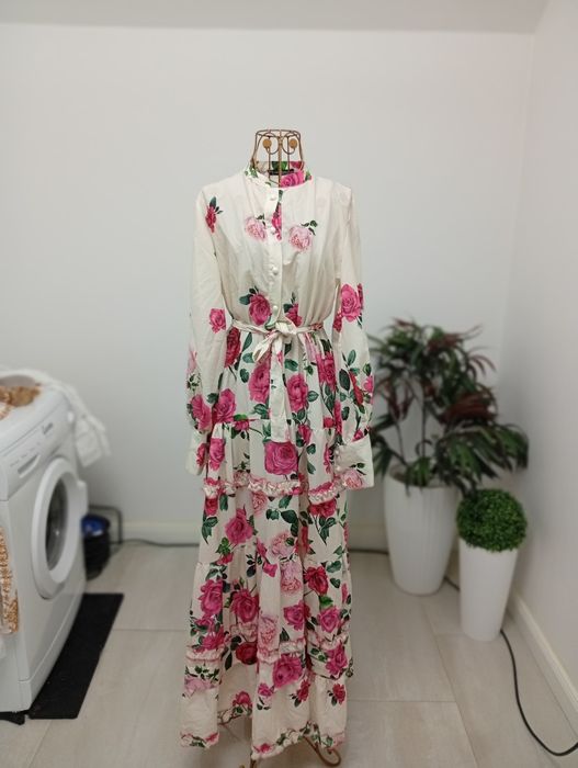 Vând rochii elegante de seara și de vară