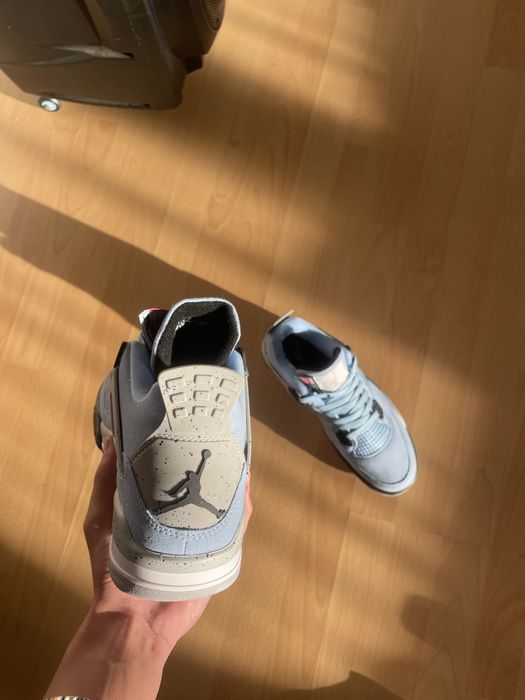Jordan 4 univerisity blue