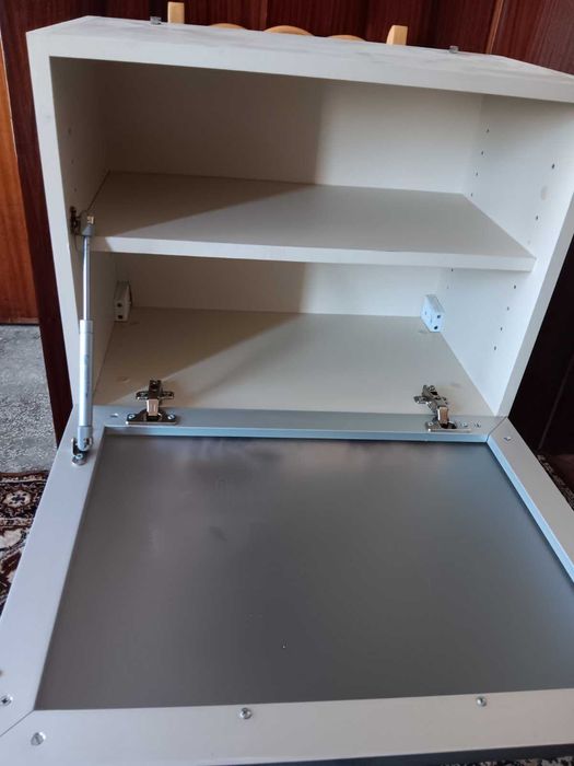 Кухненски модулни шкафове- 2 броя.