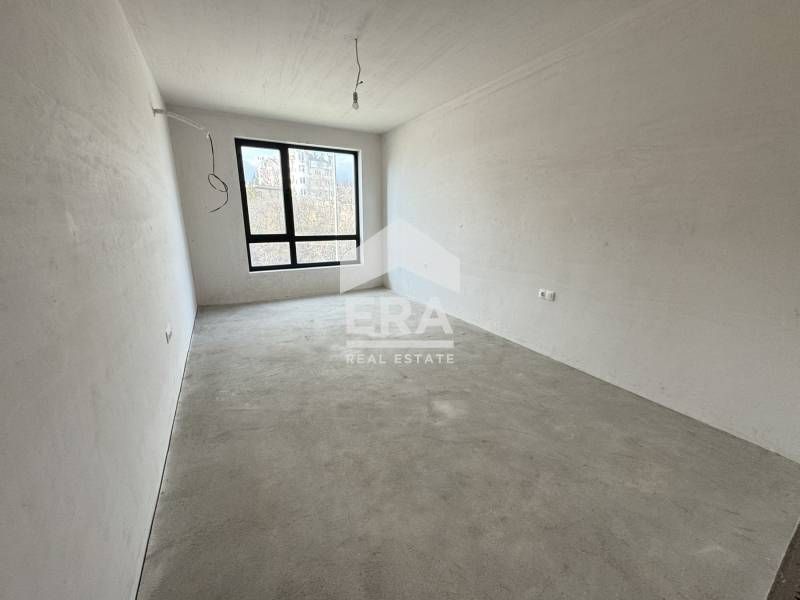 Продава се Тристаен апартамент в к.к. Св.Св. Константин и Елена - 148 кв.м за 2028 €/кв.м - Снимка #2