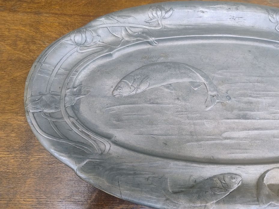 De vânzare tava/platou Art Nouveau cu motive pescărești ștanțată