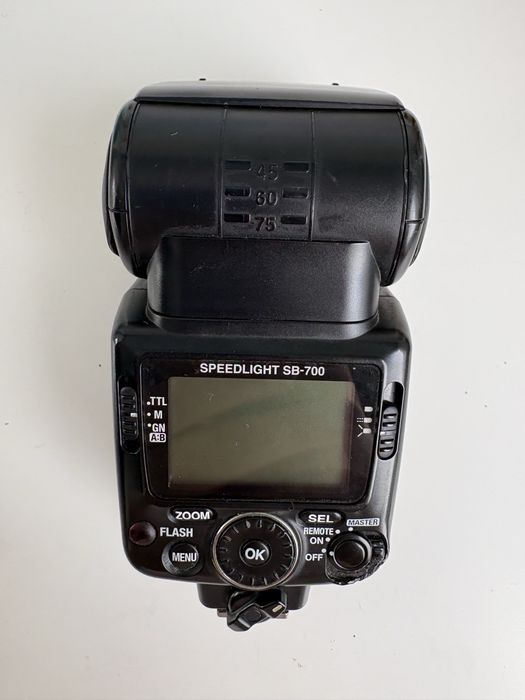 Nikon SpeedLight SB-700 Светкавица