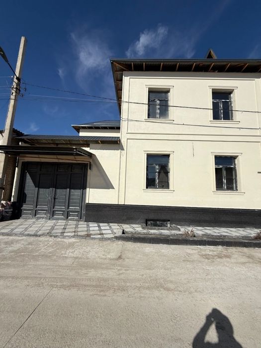 FOOD CITY ва Янги қўйлиқ савдо мажмуаси ёнида янги қурилган ҳовли уй