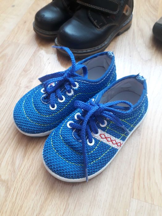 Продам детскую обувь