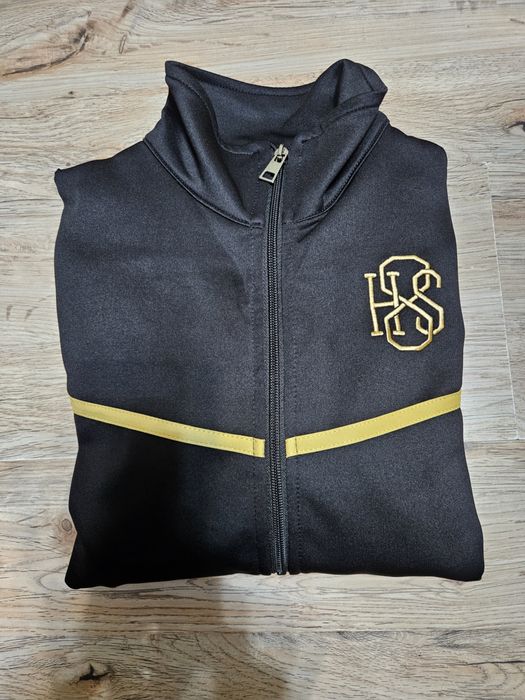 Черен анцуг на Христо Стойчков