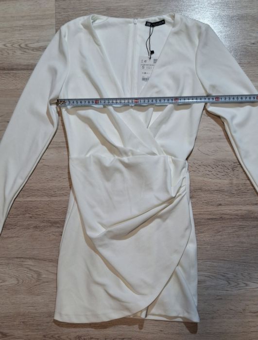 Rochie albă elegantă cu drapaj - ZARA Mărimea S