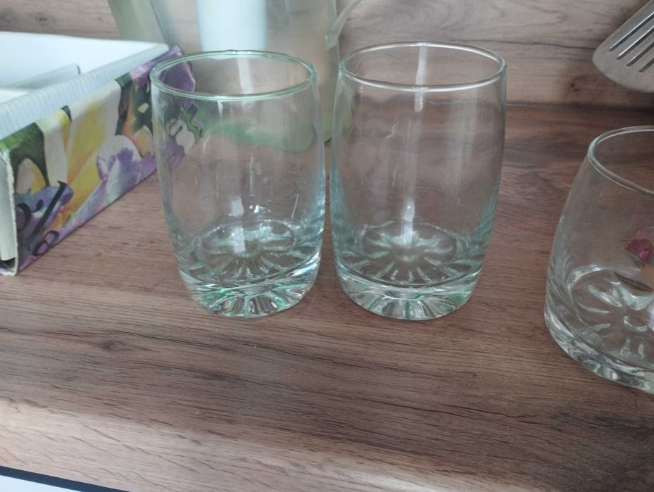 Бокалы под напитки.