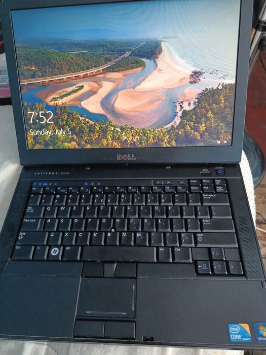 Vând laptop s-au schimb cu tel