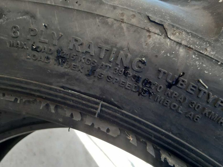 9.5-32 Anvelope noi inguste de tractor cu 8PR Cauciucuri marca OZKA