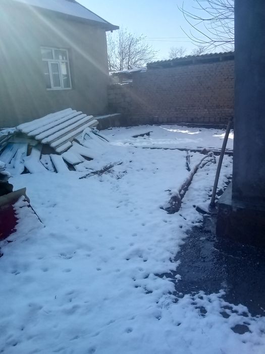 Uy  sotiladi mahallada.Maʼnaviyat mahallasi  Maxtumquli  koʻcha 62 uy