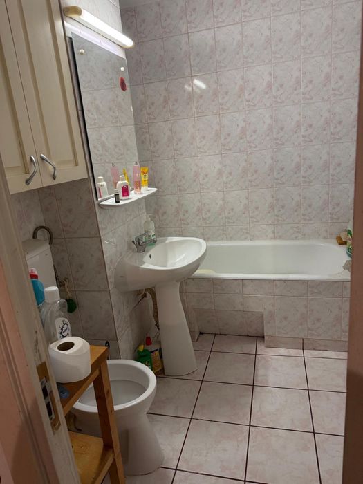 Spre vanzare apartament cu 4 camere