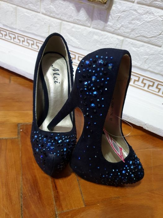 Pantofi cu toc si pietre