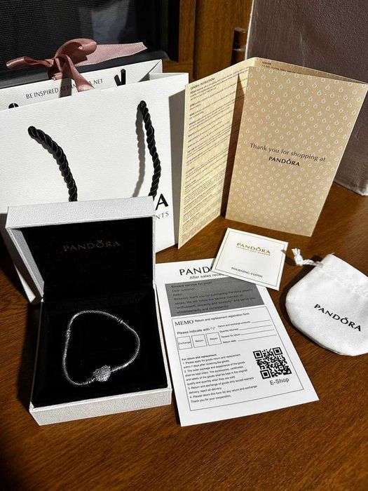 Браслет с сияющей застёжкой в форме сердца PANDORA