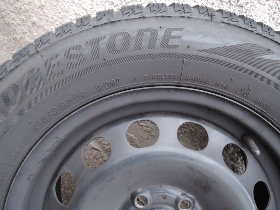 Roti jante cu anvelope Bridgestone de iarna 215/60R16