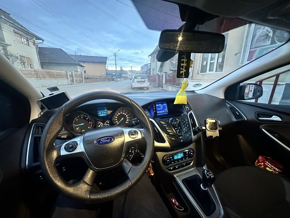 FORD Focus 2011 — imagine 5