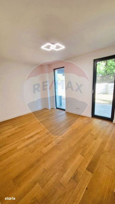 Apartament cu 4 camere de închiriat- Piata Constitutiei