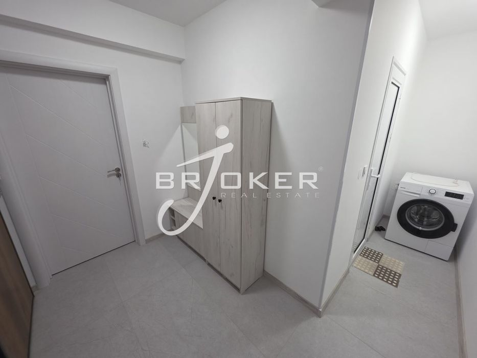 Дава се под наем Двустаен апартамент в Кърджали, Център - 72 кв.м за 306 € - Снимка #2