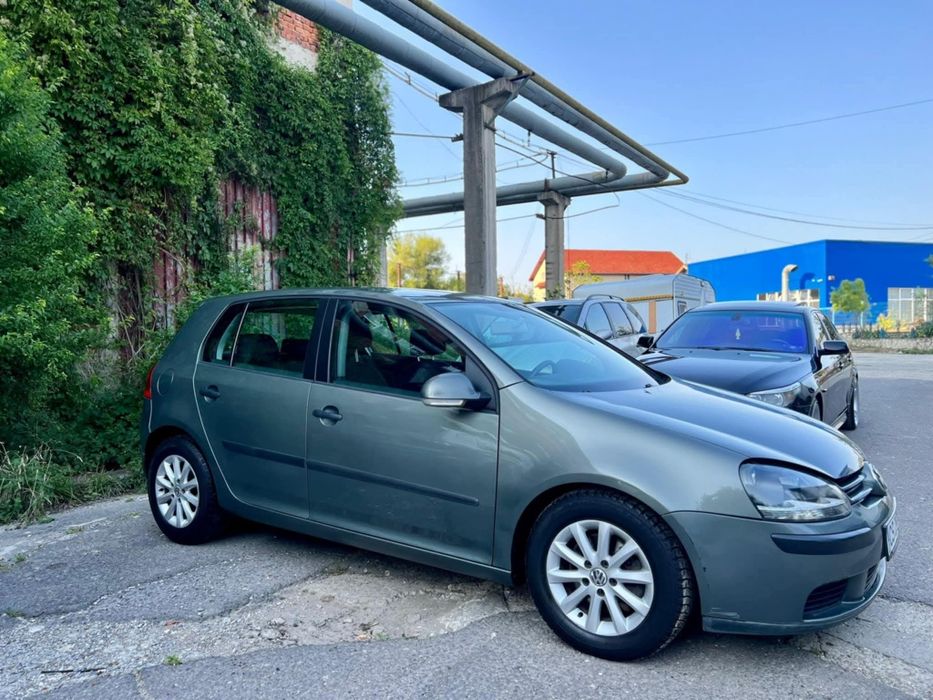 Vând Volkswagen golf V