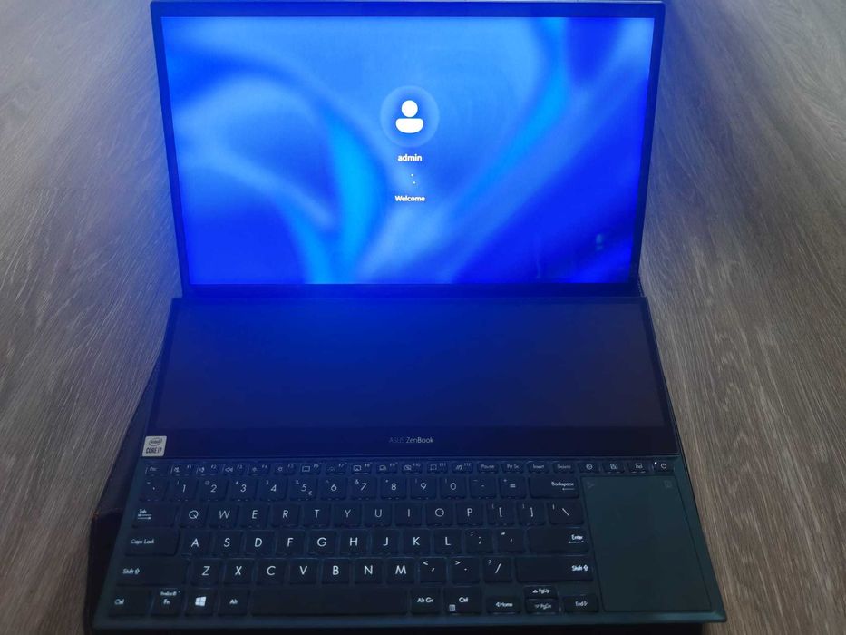 ASUS ZenBook Pro Duo UX582LR – RTX 3070 / i7 / 32GB RAM / 1TB SSD