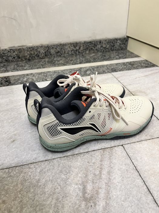 Обувь Lining для настольного тенниса, бадминтона и вольейбола39 размер