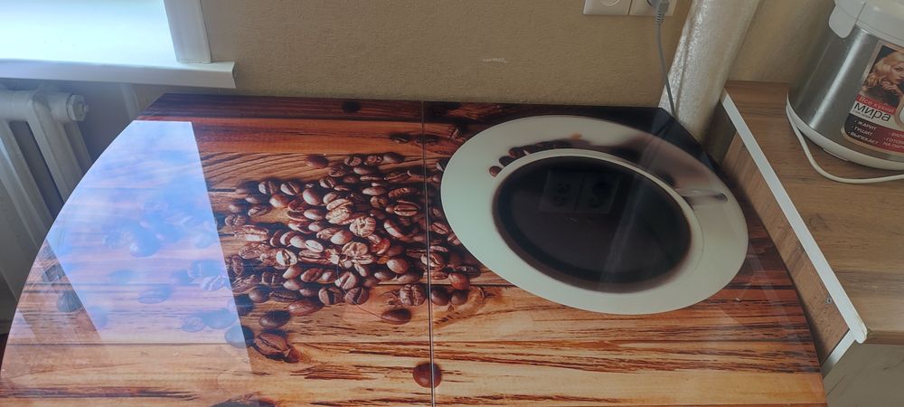 продам стол кухонный