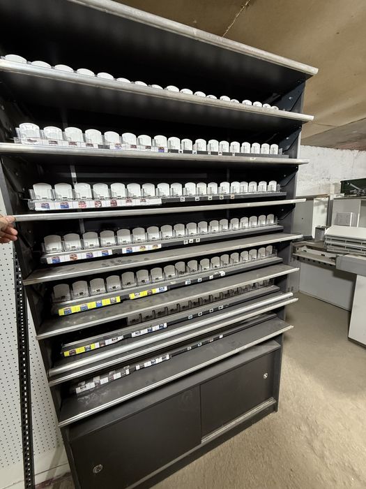 Сигаретница торговая б/у