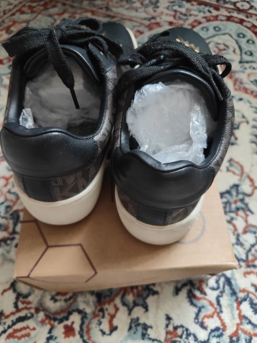 Кросовки женские