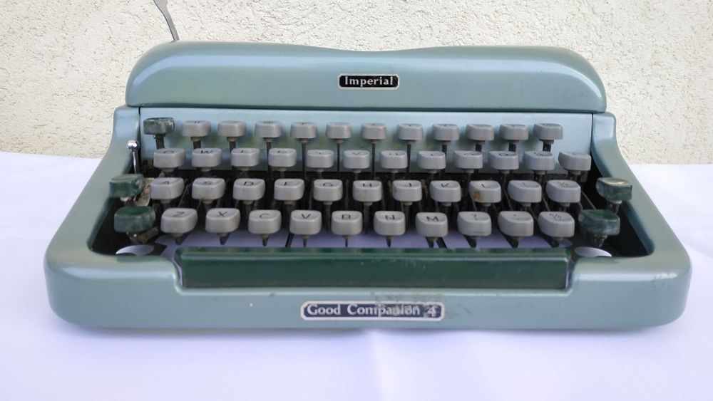 Стара пишеща машина Imperial Good Companion 4 - England - 1957 година