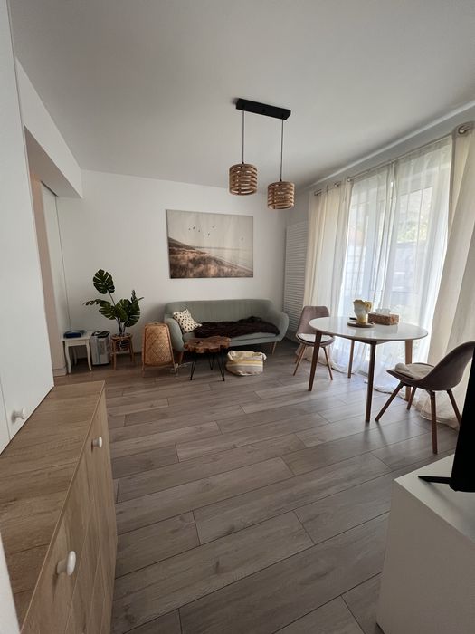 Apartament 2 camere, curte proprie + loc de parcare, mobilat si utilat, bloc 2020