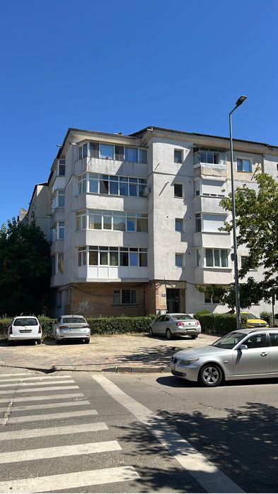 Pers fizica inchiriez garsoniera zona arena Mall