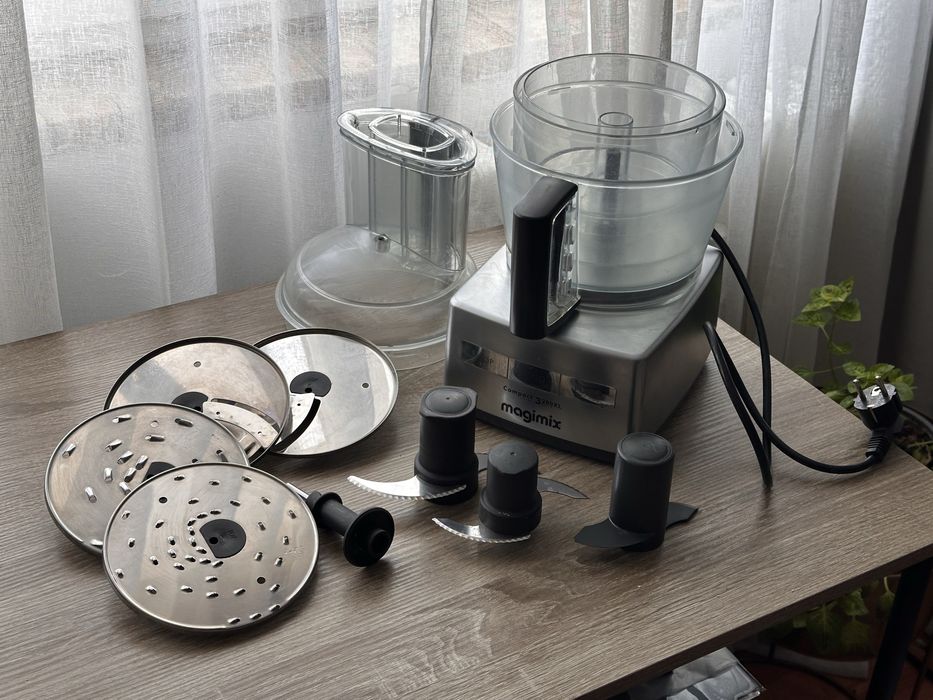 Robot de bucatarie profesional Magimix cs3200XL