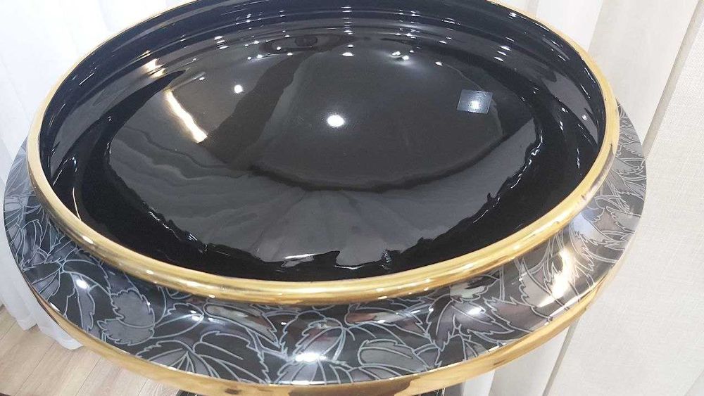 Фирменные Фарфоровые колонны для украшения зала , Италия.