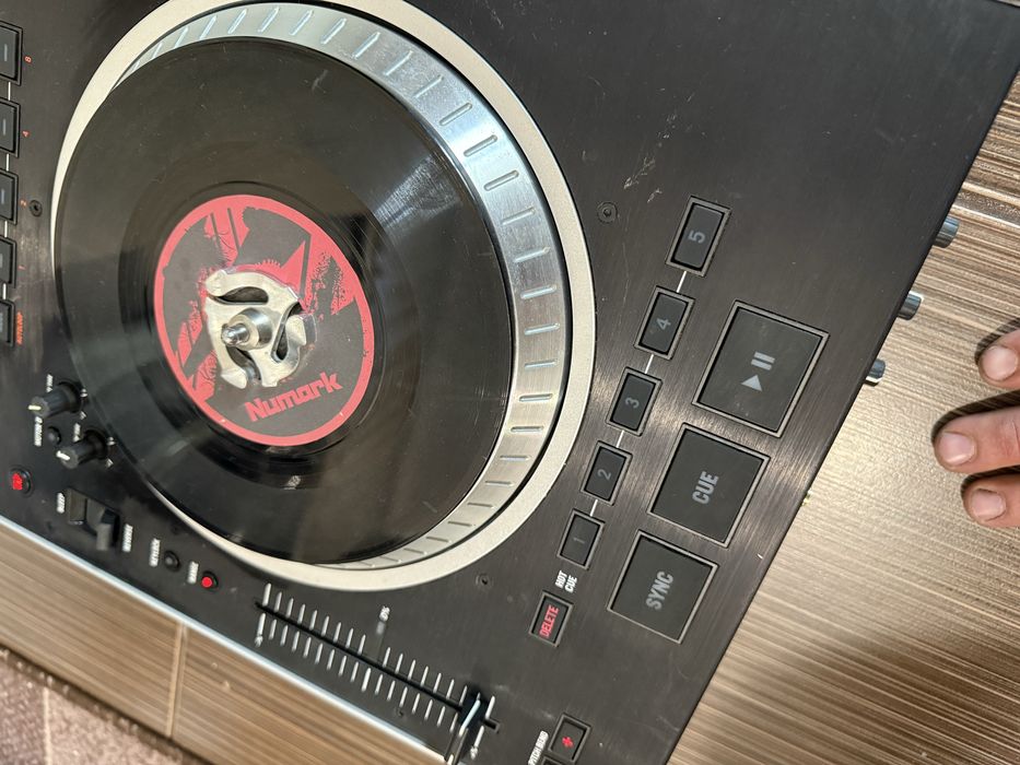 Numark NS7 Пулт Качествен